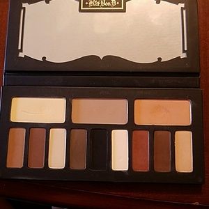 KVD shade and light pallete